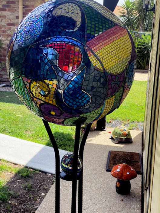 Janet Bright Globe 75cm - close-up