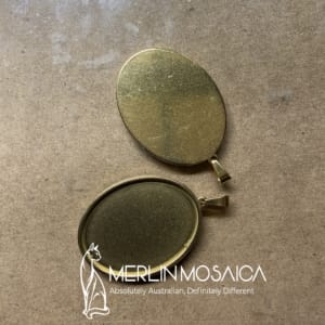 Oval Pendant - Gold 2